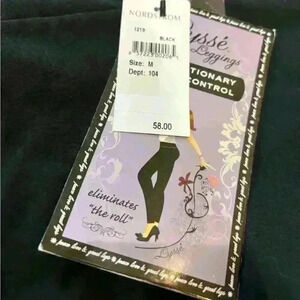 Lysse tight ankle leggings NWT in size Medium.